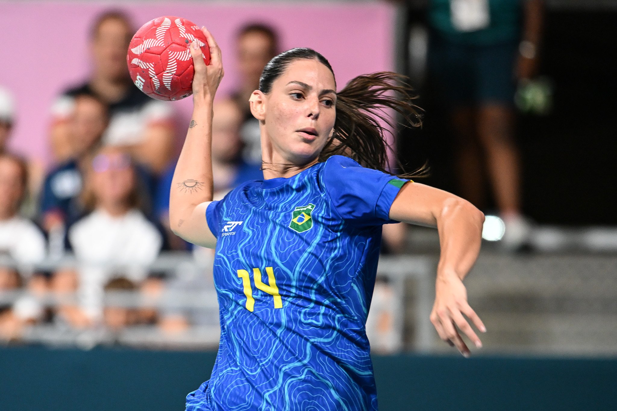 Ana Cláudia Bolzan durante partida de handball entre Brasil e Holanda nas Olimpíadas de Paris 2024