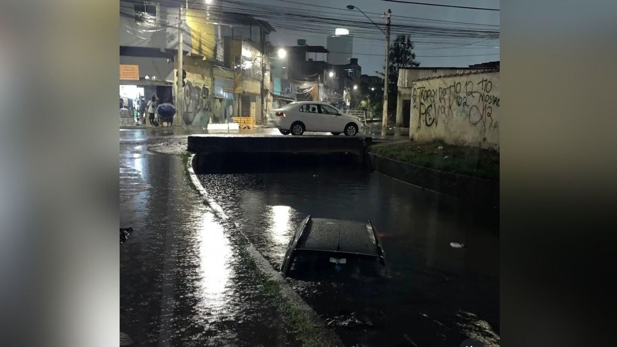 Motorista caiu dentro do canal após tentar realizar uma manobra em uma rua sem saída na noite de quarta-feira (31)