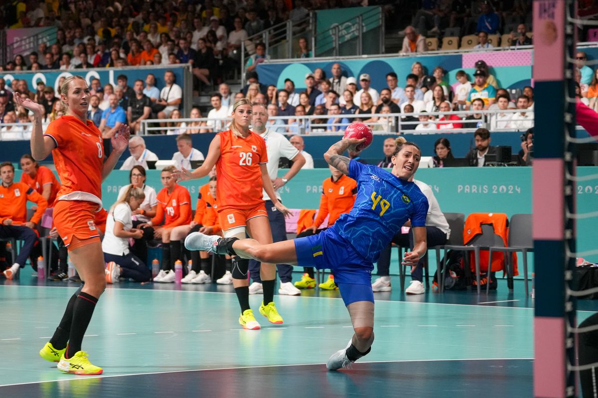 Partida de handball entre Brasil e Holanda nas Olimpíadas de Paris 2024 por Vitor Jubini