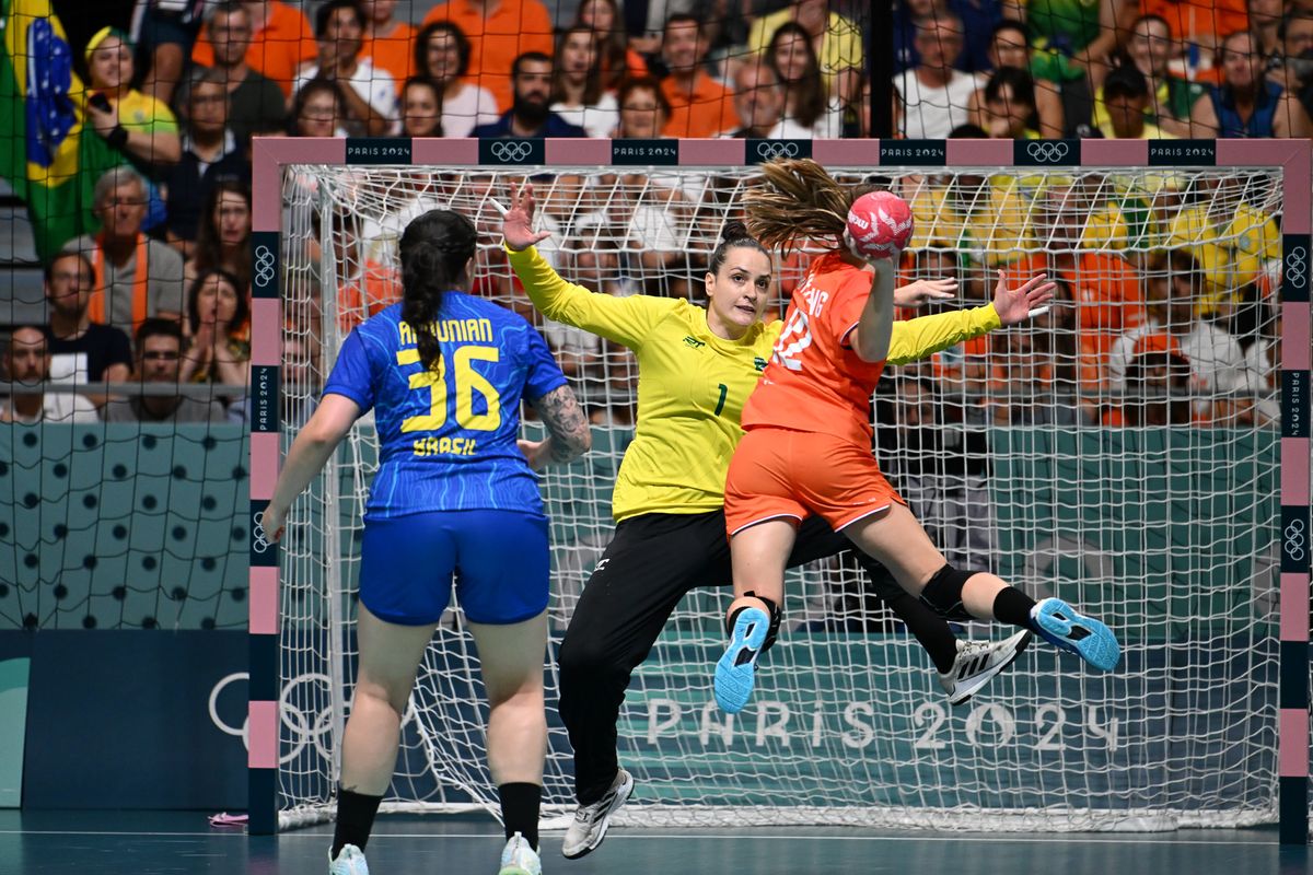 Partida de handball entre Brasil e Holanda nas Olimpíadas de Paris 2024 por Vitor Jubini