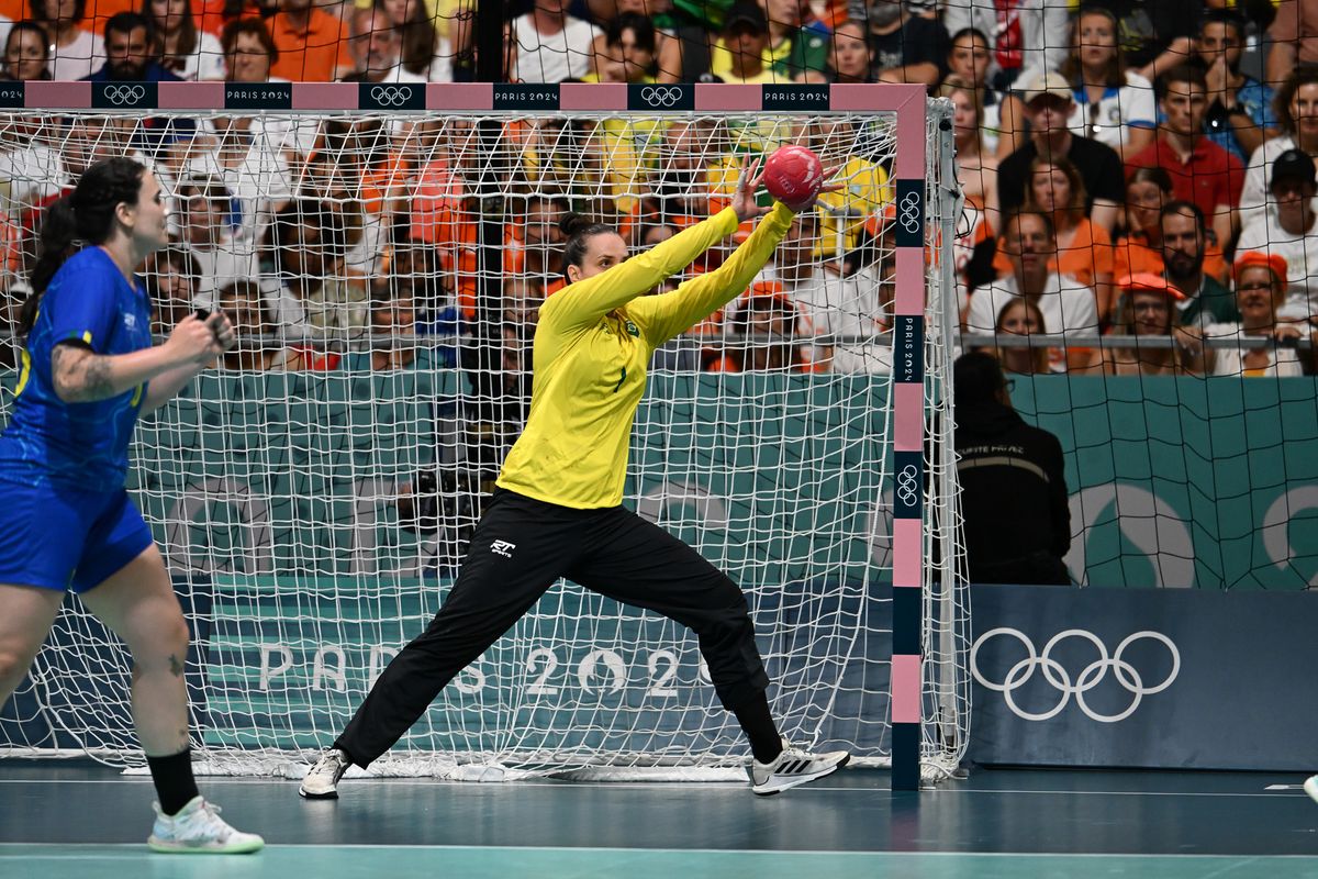 Partida de handball entre Brasil e Holanda nas Olimpíadas de Paris 2024 por Vitor Jubini