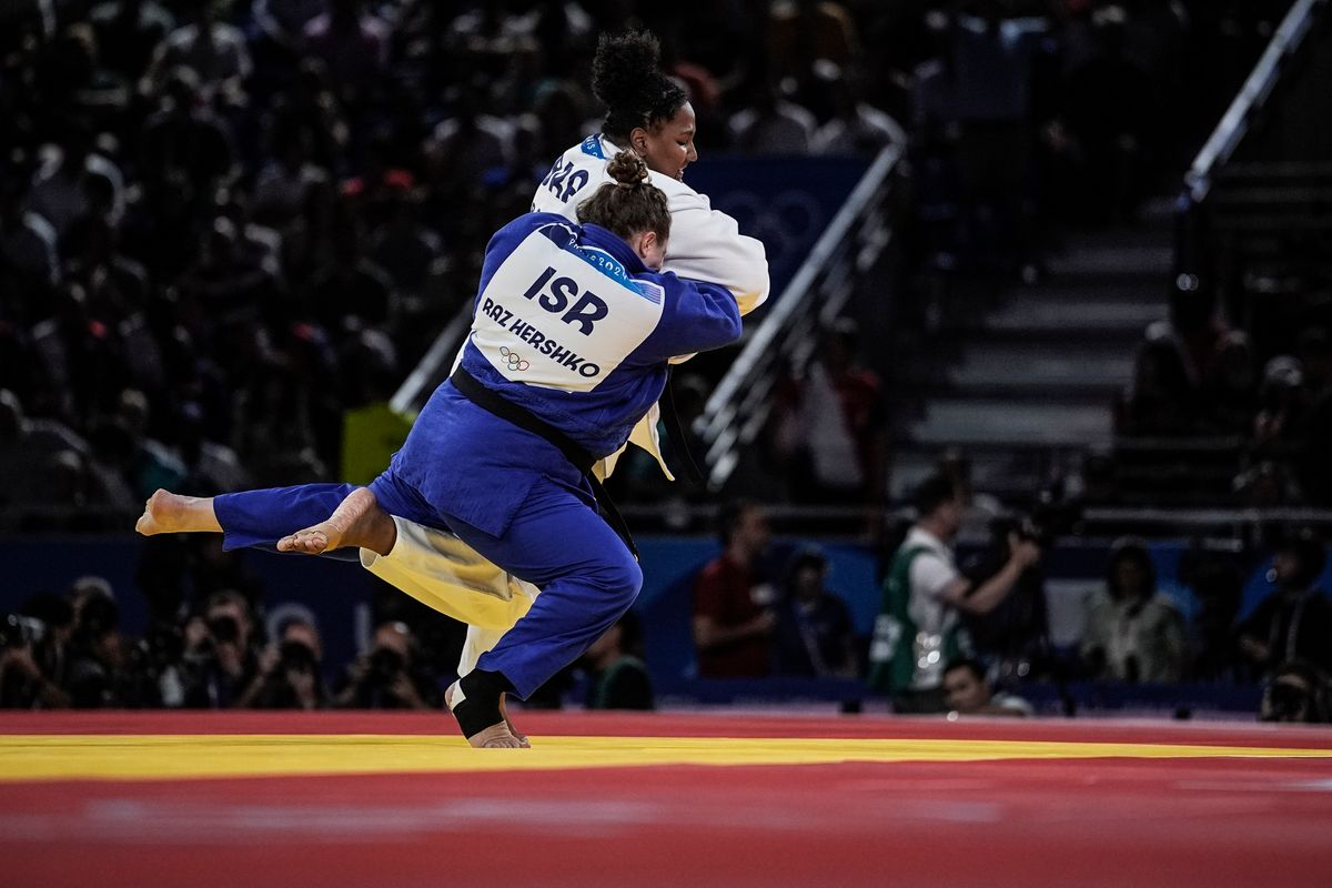 Beatriz Souza recebe a medalha de ouro, a primeira do Brasil nestes Jogos Olímpicos de Paris por Alexandre Loureiro/COB