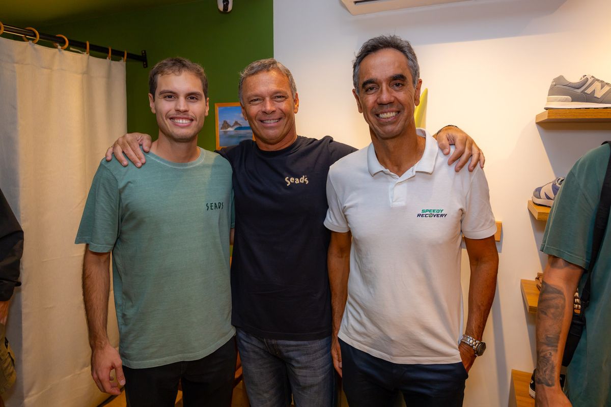 Renato Giestas com o pai Bruno Giestas e Cesinha Saade