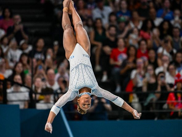Com dois saltos impecáveis, Rebeca Andrade só ficou atrás de Simone Biles; por Vitor Jubini