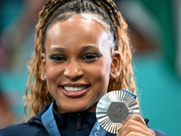 Com dois saltos impecáveis, Rebeca Andrade só ficou atrás de Simone Biles; por Vitor Jubini