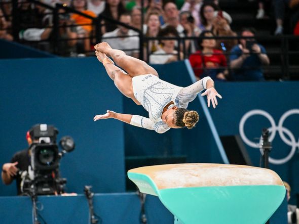 Com dois saltos impecáveis, Rebeca Andrade só ficou atrás de Simone Biles; por Vitor Jubini