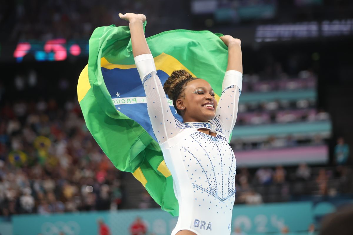 Rebeca Andrade conquistou a segunda prata em Prais, agora no salto