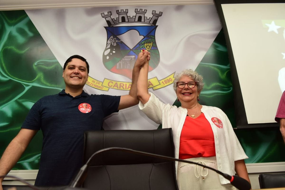 Célia Tavares (PT) e o vice Hudson Vassoler (Psol), em convenção realizada neste domingo (4)