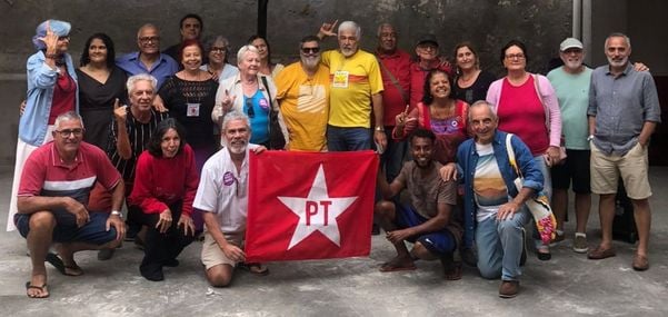 Filiados ao PT Guarapari em reunião da legenda.