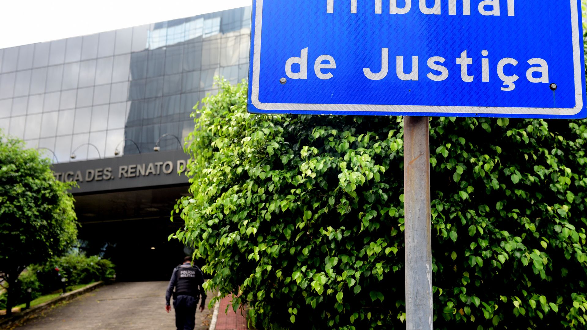 O Tribunal de Justiça, assim como o STF, está analisando ação de inconstitucionalidade proposta contra nova legislação que afeta a educação no Espírito Santo