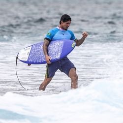 Quando Gabriel Medina passou por uma cirurgia no ombro direito, em janeiro, a previsão era dura: o tricampeão mundial dificilmente voltaria a competir ainda nesta temporada