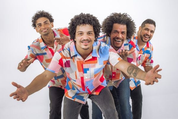 A banda Forrofiá é formada por omás (voz e cavaco), Timba (sanfona), Léo Cabelinho (triângulo) e Joabe (zabumba)