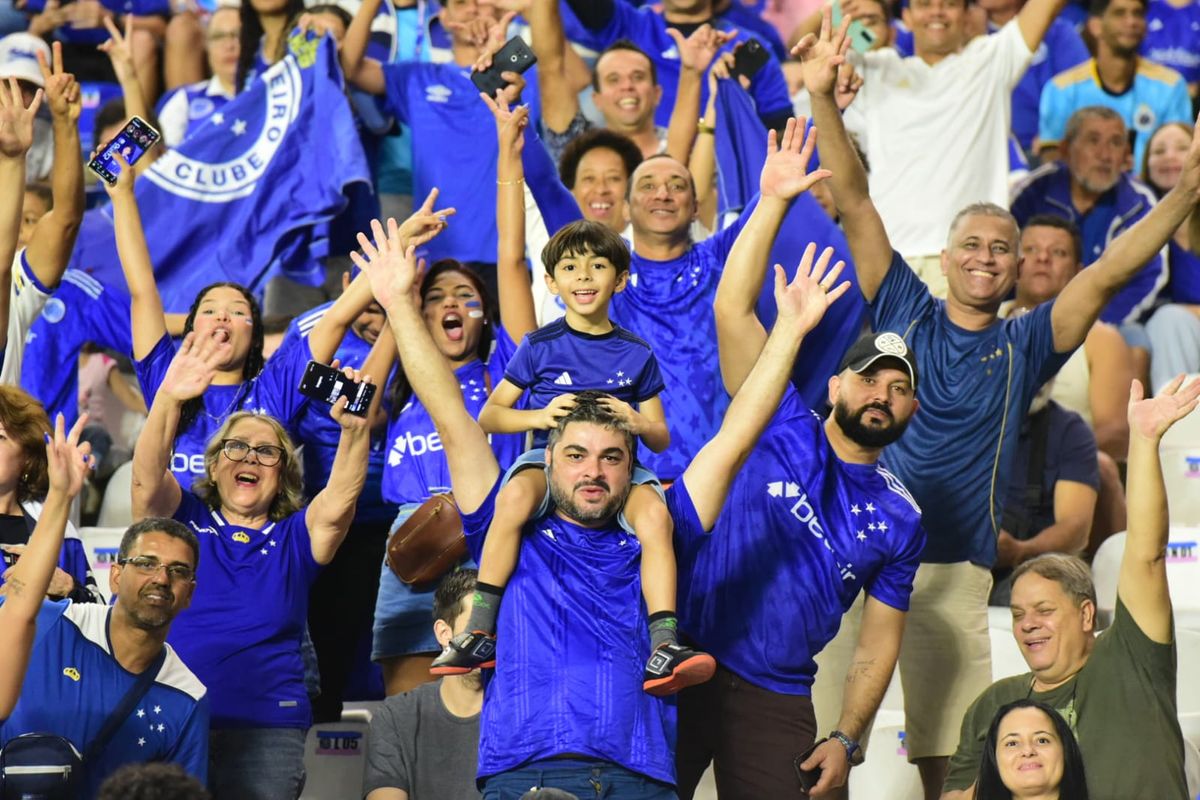 Cruzeiro e Fortaleza se enfrentaram na noite desta segunda-feira (5) no Kleber Andrade por Carlos Alberto Silva
