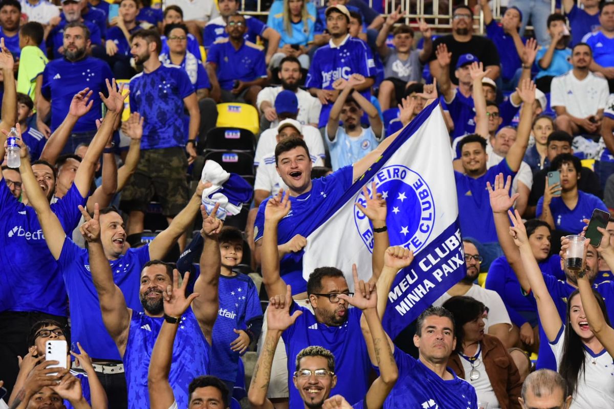 Cruzeiro e Fortaleza se enfrentaram na noite desta segunda-feira (5) no Kleber Andrade por Carlos Alberto Silva