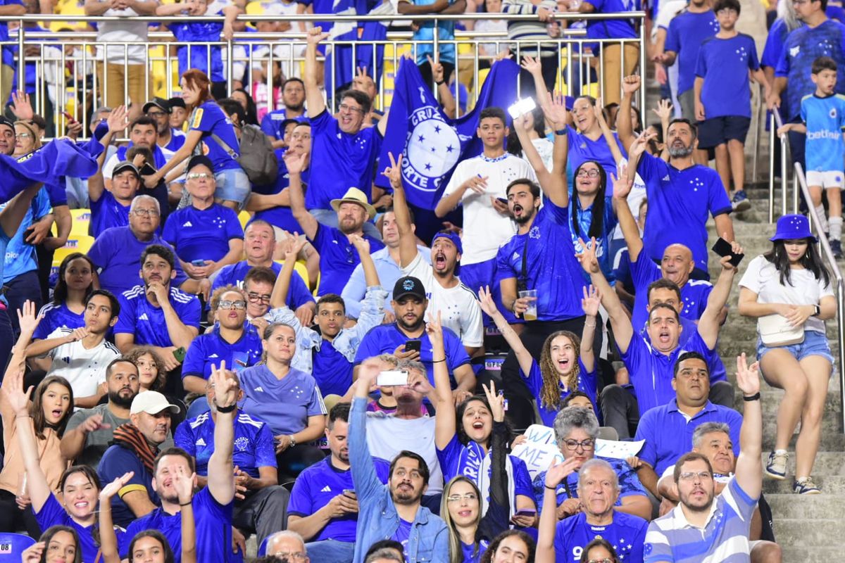 Cruzeiro e Fortaleza se enfrentaram na noite desta segunda-feira (5) no Kleber Andrade por Carlos Alberto Silva