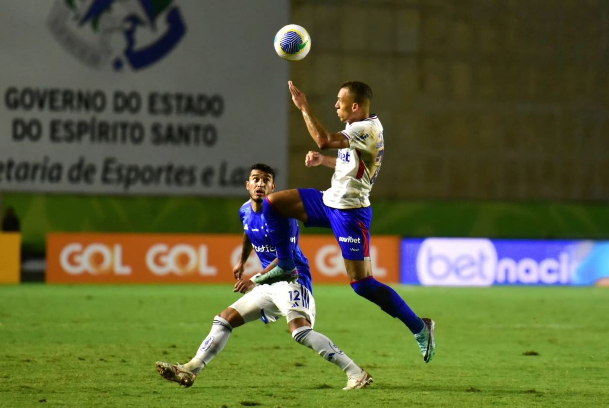 Lances da partida entre Cruzeiro e Fortaleza no Kleber Andrade por Carlos Alberto Silva
