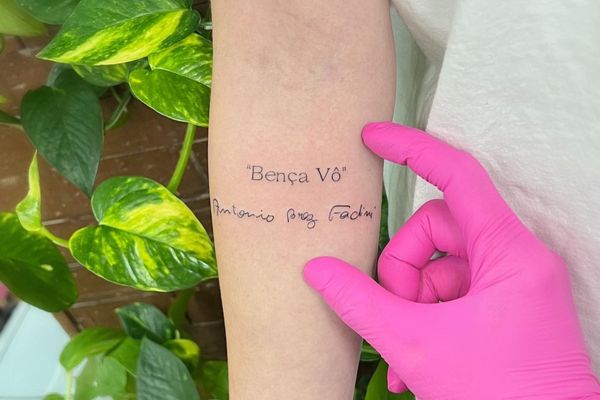 A arquiteta Marina fez uma tatuagem em homenagem ao seu avô Antonio fadini