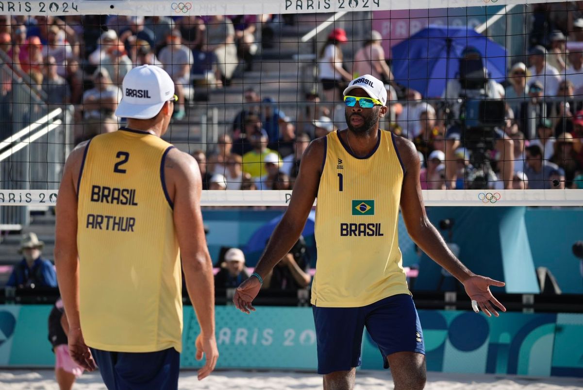 A dupla do ES formada por Evandro e Arthur foi eliminada nas quartas de final em Paris por Vitor Jubini