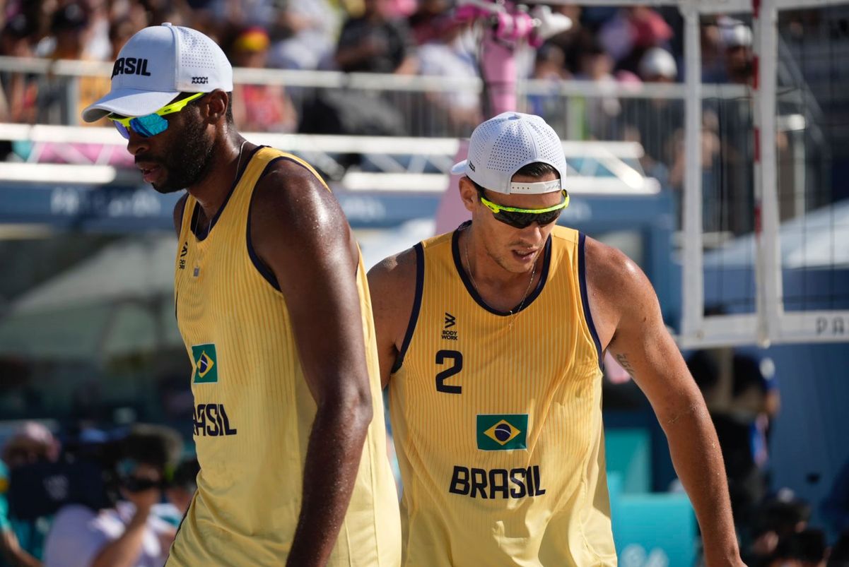 A dupla do ES formada por Evandro e Arthur foi eliminada nas quartas de final em Paris por Vitor Jubini