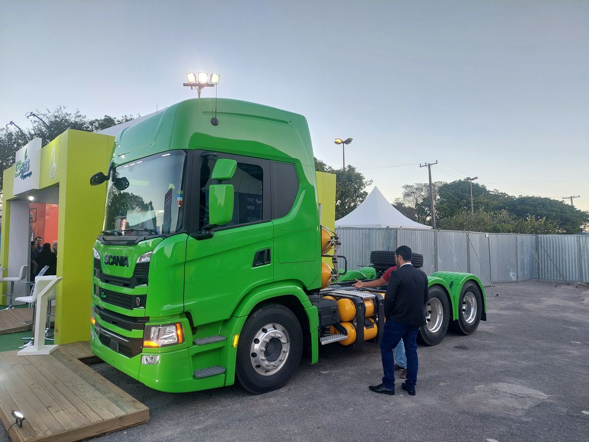 Caminhão a gás apresentado pela ES Gás na Mec Show 2024