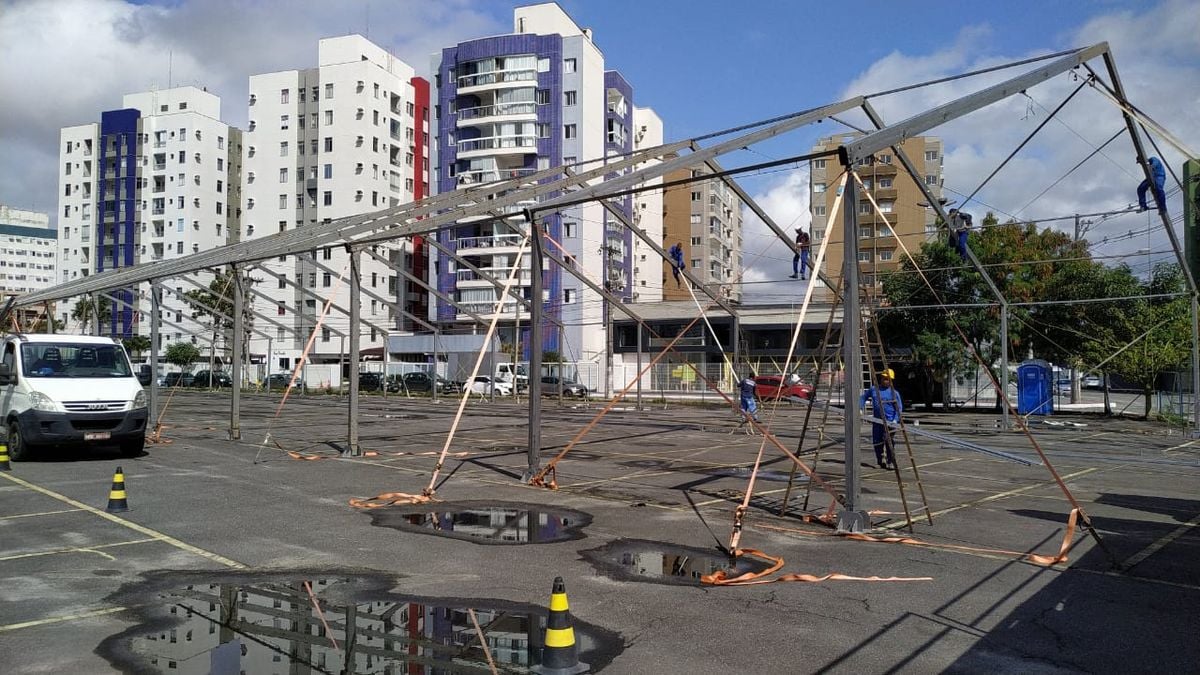 Feirão de promoções ocorre no Estacionamento da Estácio, em Jardim Camburi