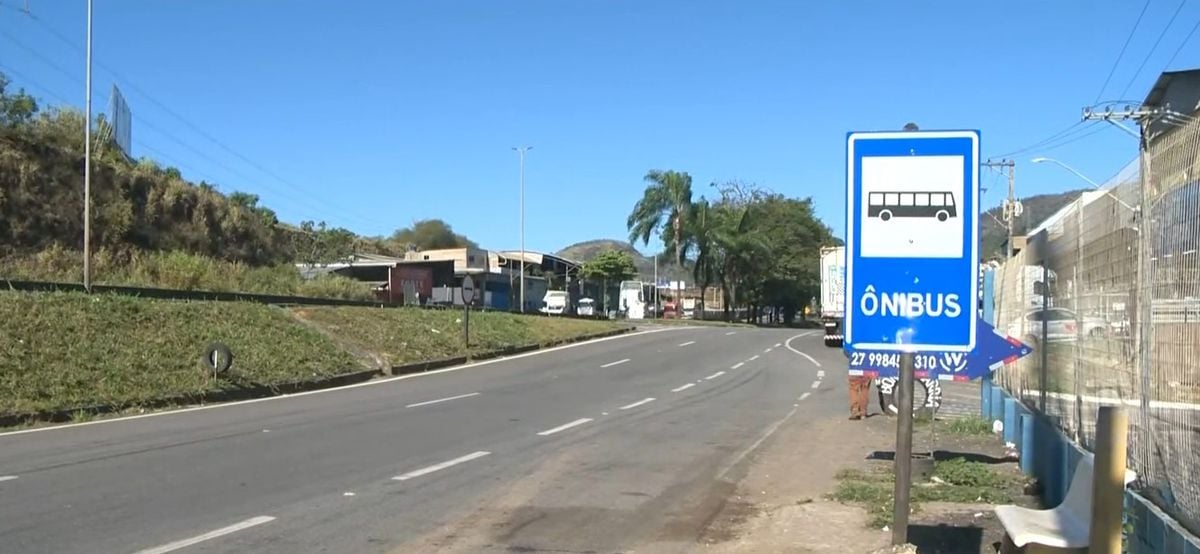 Homem esperava ônibus quando foi morto na BR 262, em Viana 