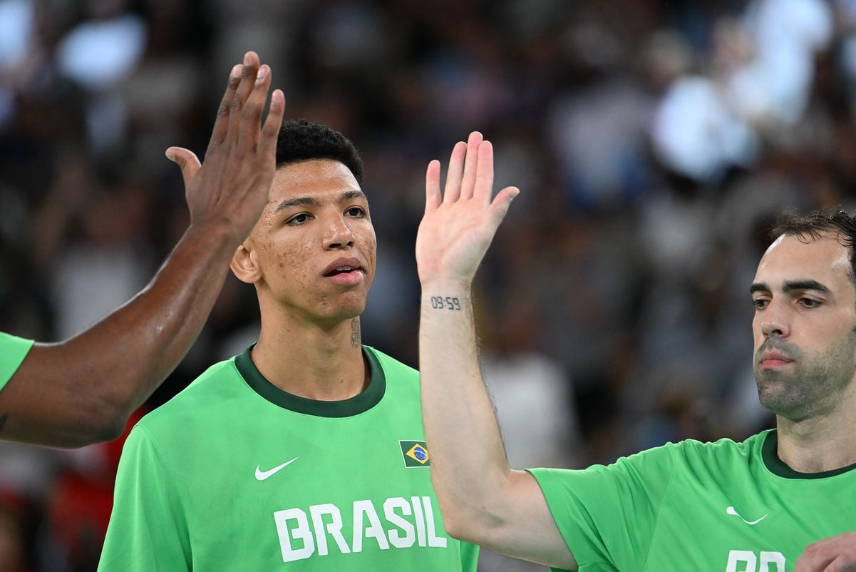 Com Didi em quadra e Snoop Dog na torcida, Brasil é derrotado pelo Dream Team no basquete masculino em Paris por Vitor Jubini