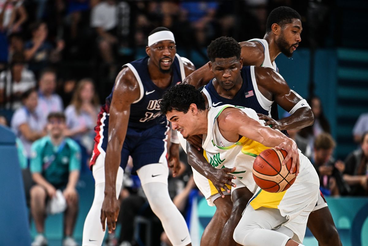 Com Didi em quadra e Snoop Dog na torcida, Brasil é derrotado pelo Dream Team no basquete masculino em Paris por Vitor Jubini