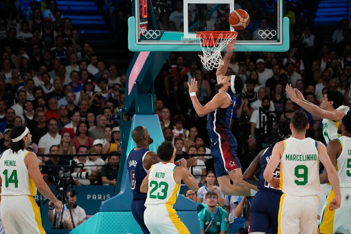 Com Didi em quadra e Snoop Dog na torcida, Brasil é derrotado pelo Dream Team no basquete masculino em Paris por Vitor Jubini