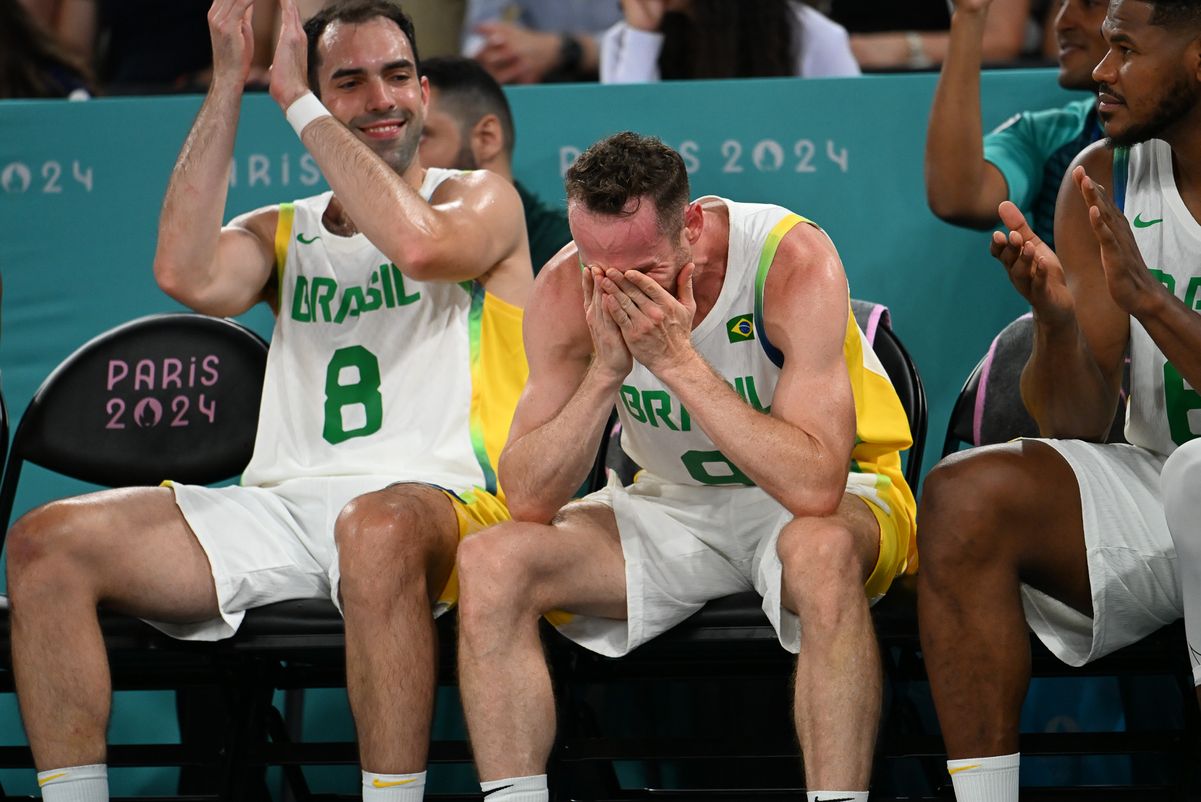 Com Didi em quadra e Snoop Dog na torcida, Brasil é derrotado pelo Dream Team no basquete masculino em Paris por Vitor Jubini