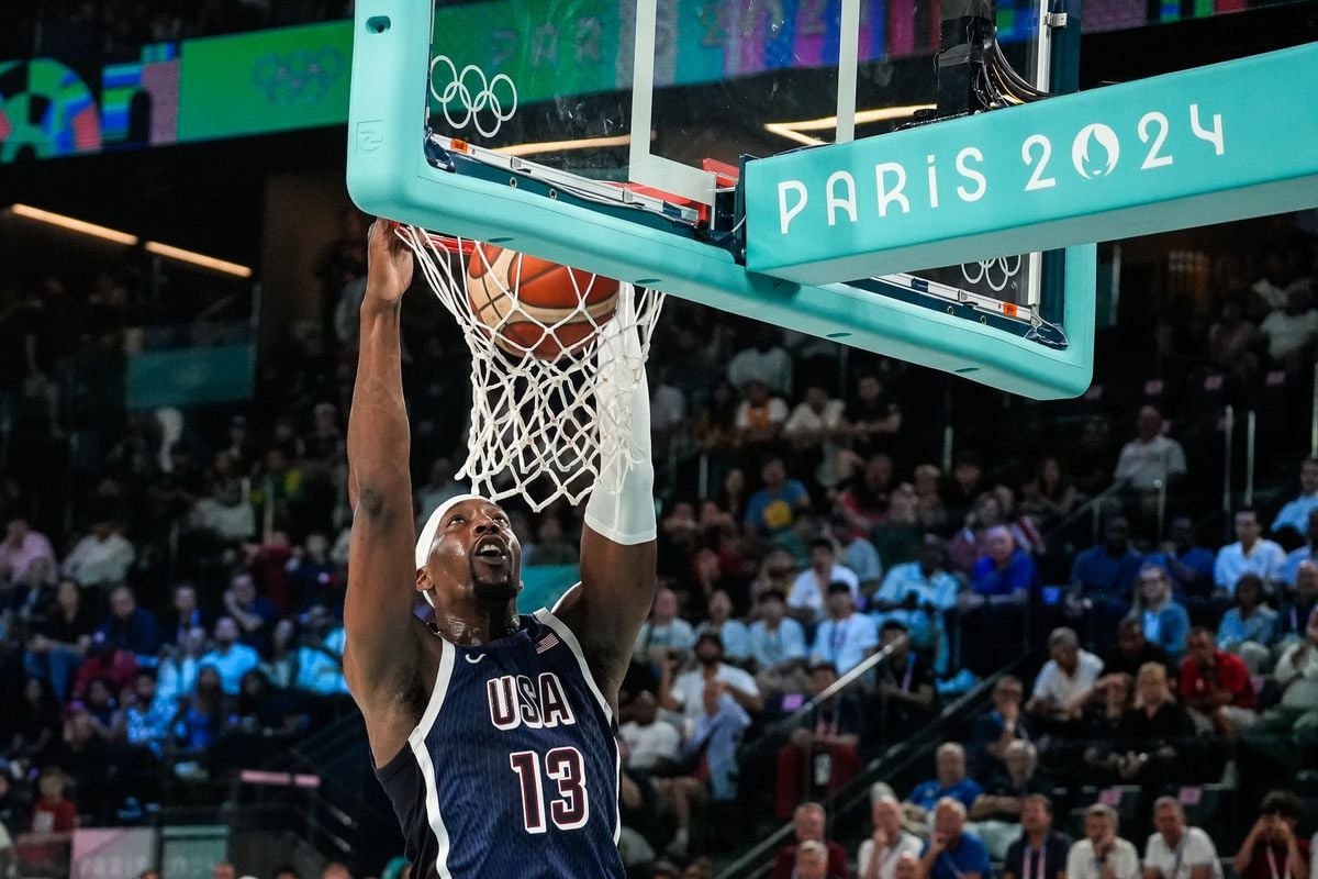Com Didi em quadra e Snoop Dog na torcida, Brasil é derrotado pelo Dream Team no basquete masculino em Paris por Vitor Jubini