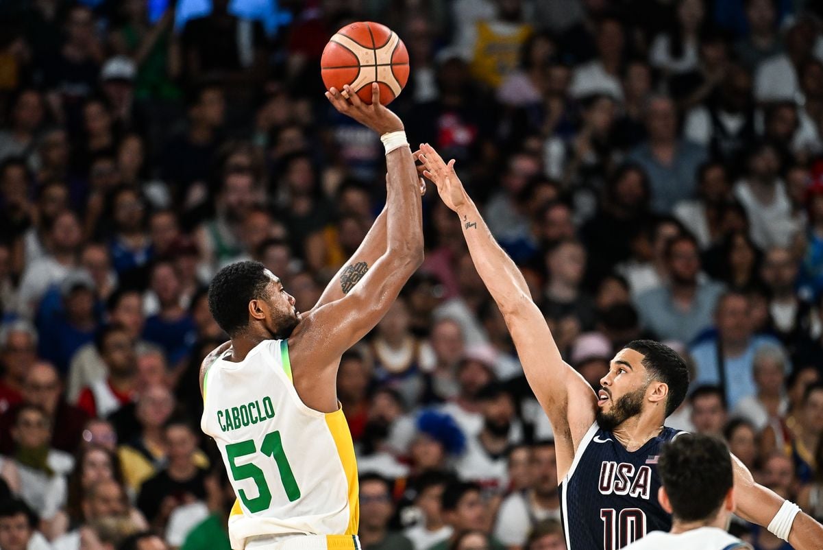 Com Didi em quadra e Snoop Dog na torcida, Brasil é derrotado pelo Dream Team no basquete masculino em Paris por Vitor Jubini
