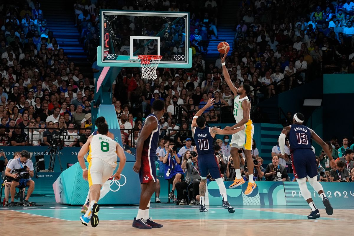 Com Didi em quadra e Snoop Dog na torcida, Brasil é derrotado pelo Dream Team no basquete masculino em Paris por Vitor Jubini