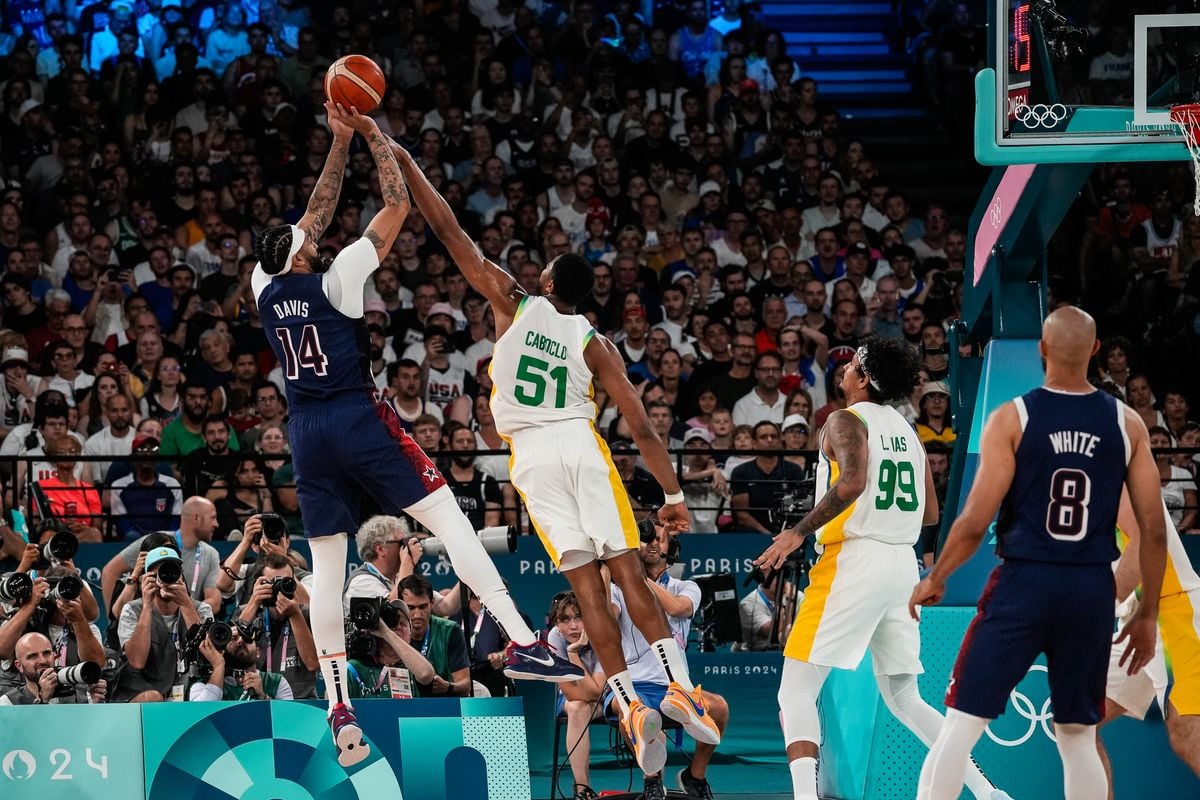 Com Didi em quadra e Snoop Dog na torcida, Brasil é derrotado pelo Dream Team no basquete masculino em Paris por Vitor Jubini