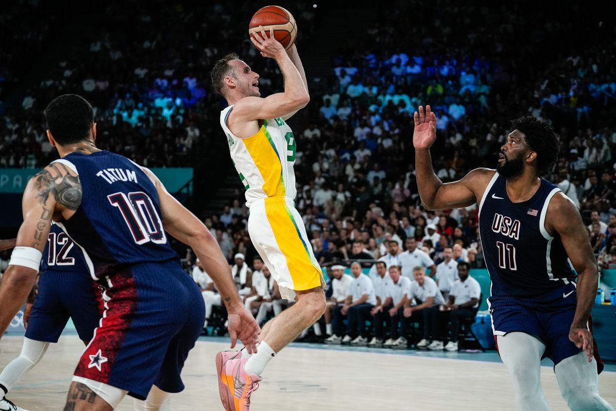 Com Didi em quadra e Snoop Dog na torcida, Brasil é derrotado pelo Dream Team no basquete masculino em Paris por Vitor Jubini
