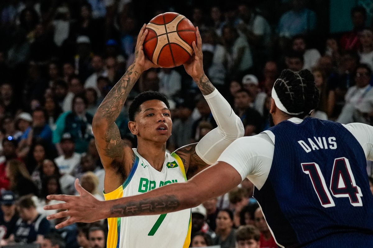 Com Didi em quadra e Snoop Dog na torcida, Brasil é derrotado pelo Dream Team no basquete masculino em Paris por Vitor Jubini