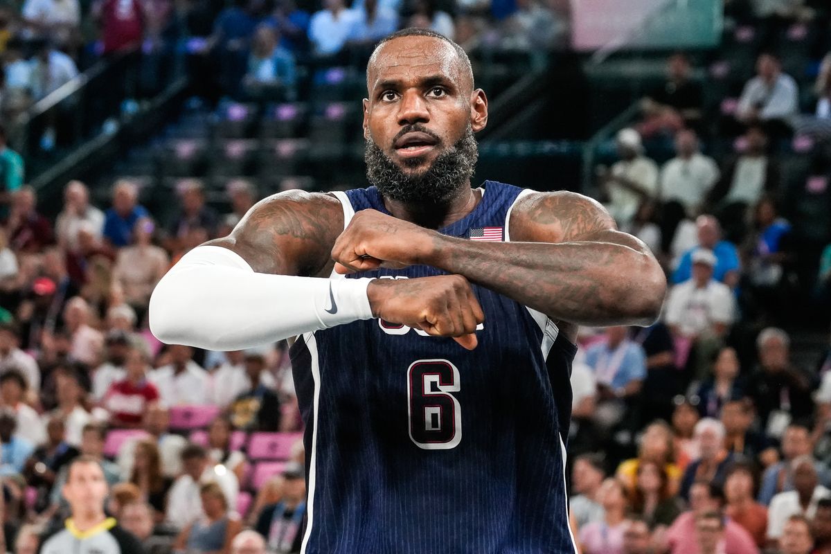Com Didi em quadra e Snoop Dog na torcida, Brasil é derrotado pelo Dream Team no basquete masculino em Paris por Vitor Jubini