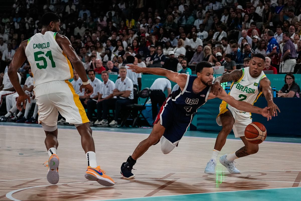 Com Didi em quadra e Snoop Dog na torcida, Brasil é derrotado pelo Dream Team no basquete masculino em Paris por Vitor Jubini