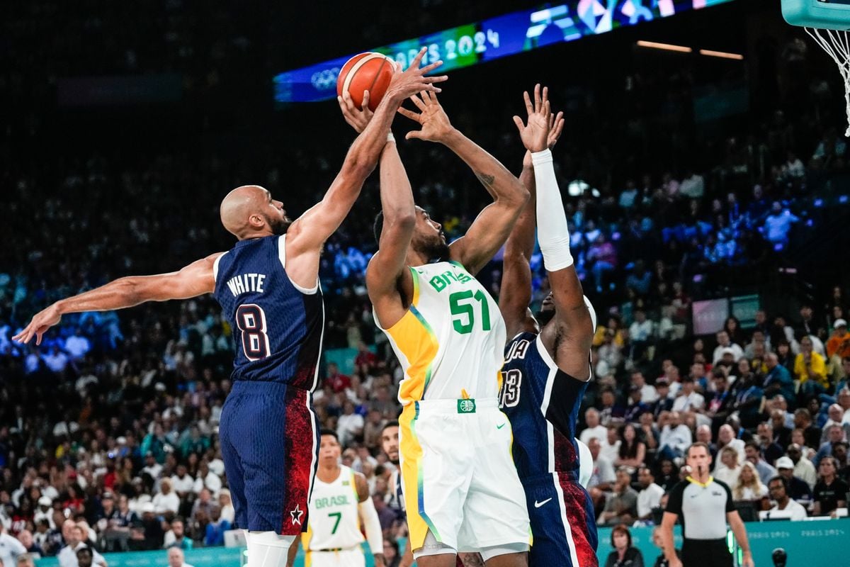 Com Didi em quadra e Snoop Dog na torcida, Brasil é derrotado pelo Dream Team no basquete masculino em Paris por Vitor Jubini