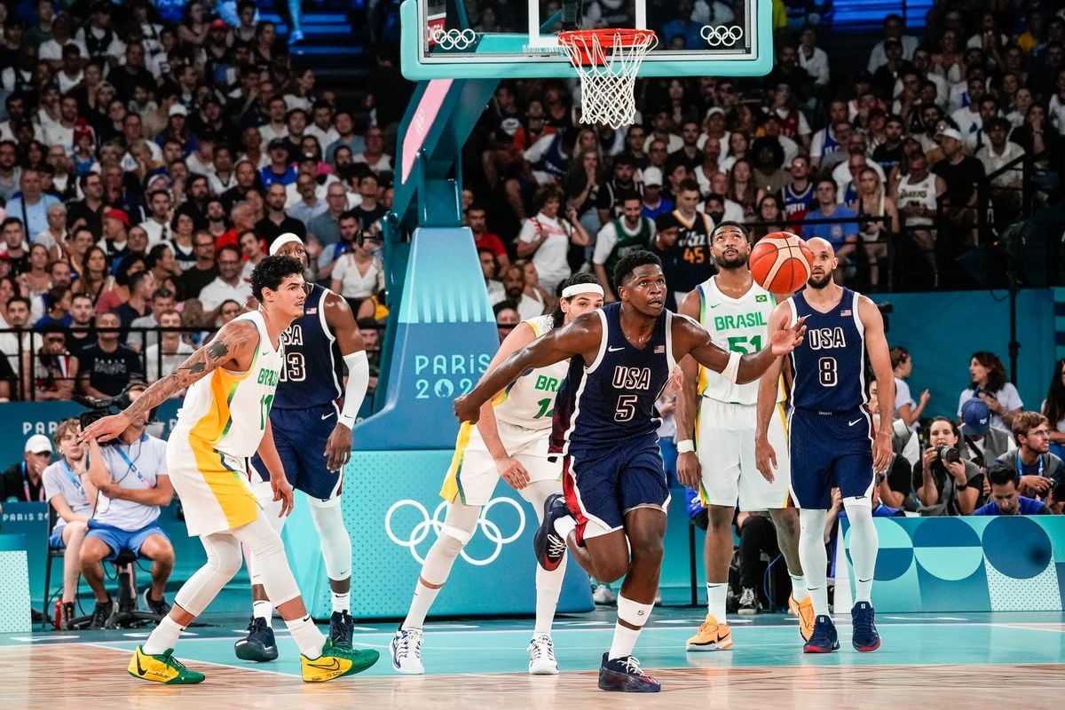 Com Didi em quadra e Snoop Dog na torcida, Brasil é derrotado pelo Dream Team no basquete masculino em Paris por Vitor Jubini