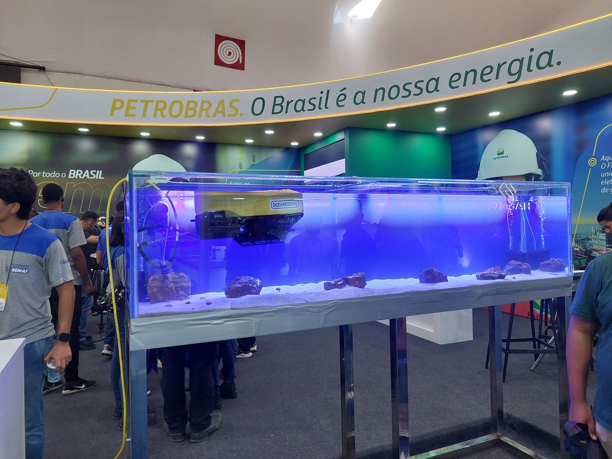 Robô que faz inspeção de corrosão de plataforma