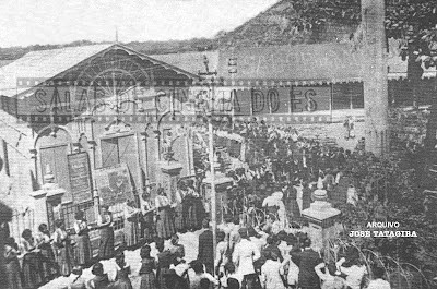 O primeiro cinematógrafo que se tem registro em Vitória foi o Éden Cinema, da companhia Camões e Mayo, inaugurado em 13 de janeiro de 1907