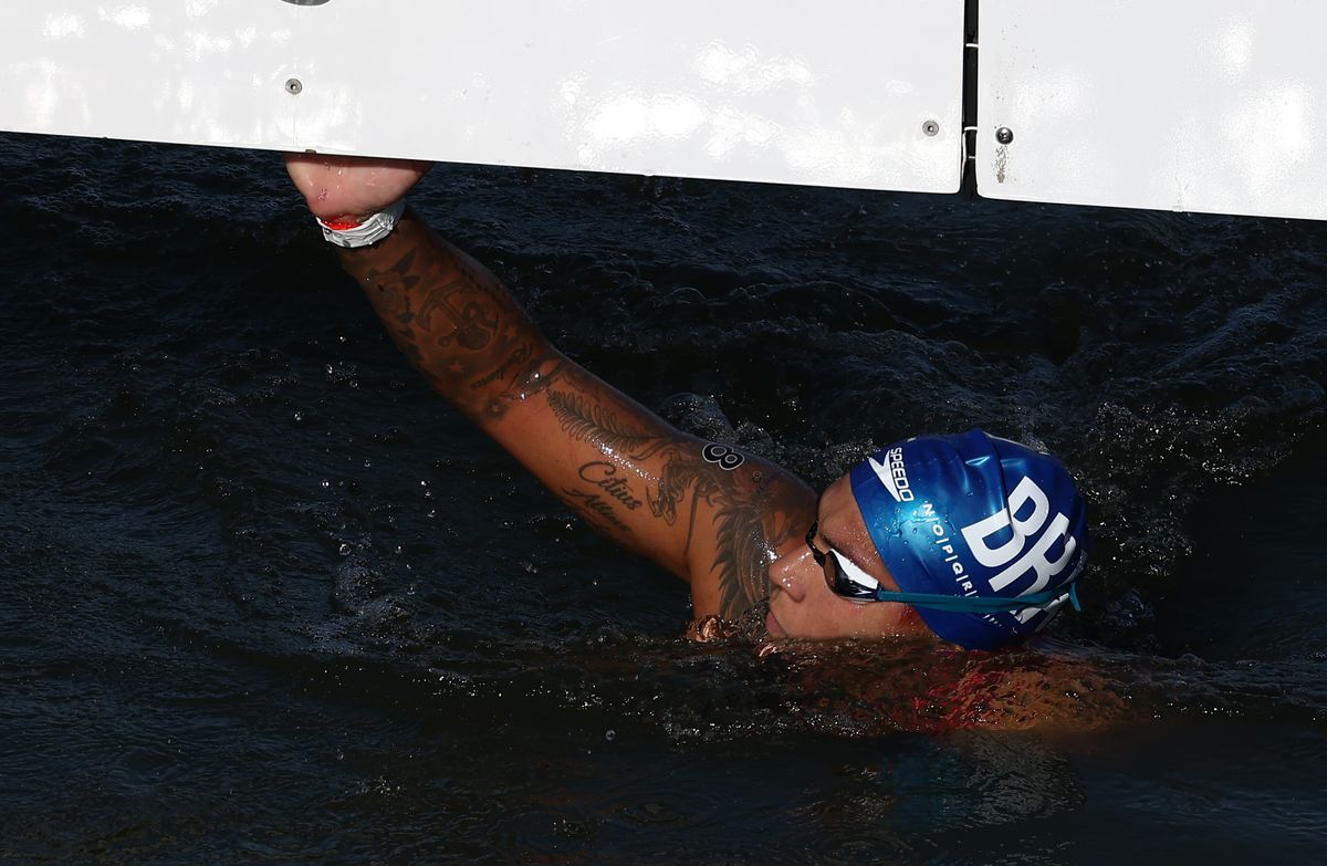 Ana Marcela Cunha acabou chegando na quarta colocação na maratona aquática em Paris