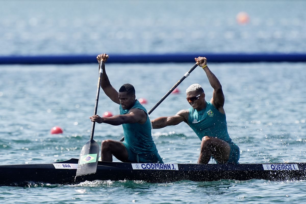 A dupla brasileira Isaquias Queiroz e Jacky Godmann acabou na última colocação na final do C2 500
