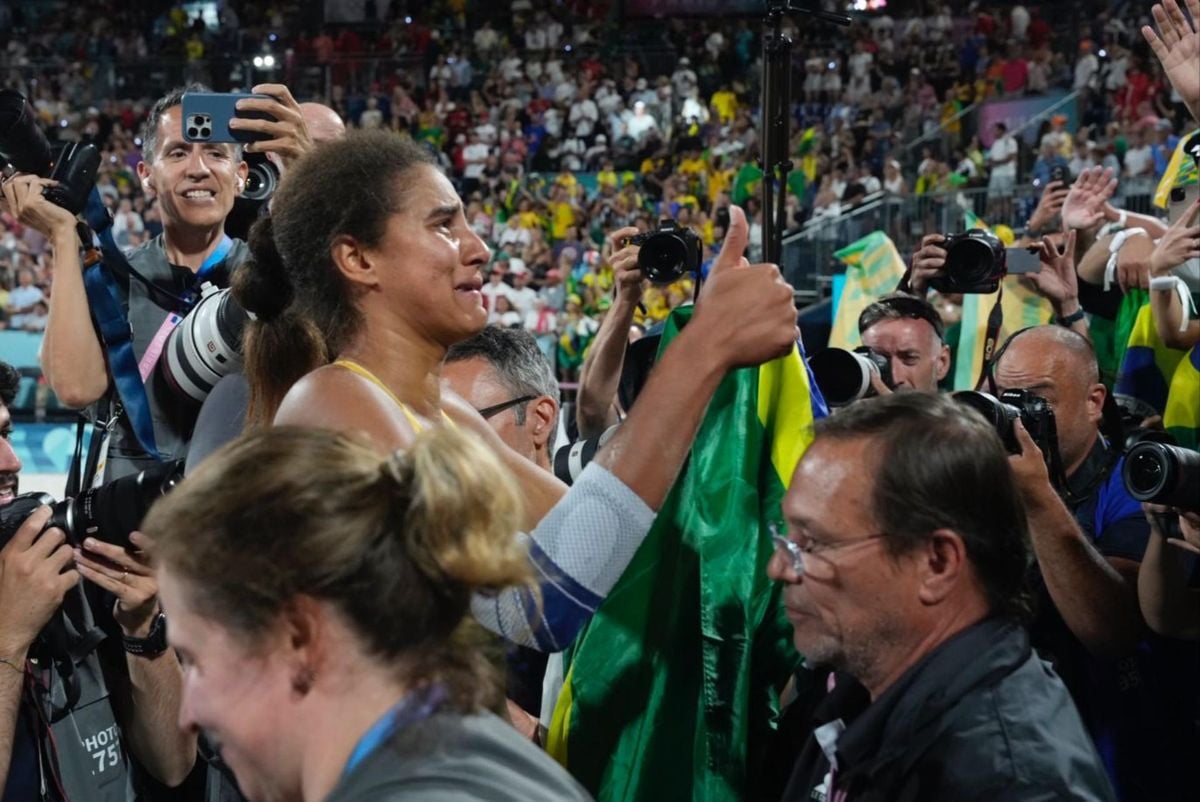 Ana Patrícia e Duda foram campeãs olímpicas no vôlei de praia sobre a dupla do Canadá nos Jogos de Paris por Vitor Jubini
