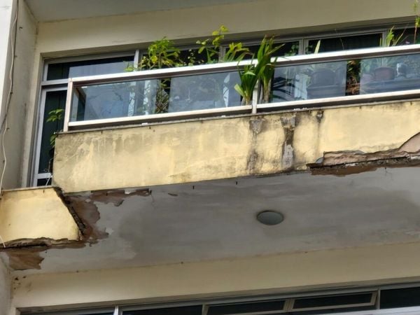 Avançado estado de corrosão: Crea-ES alerta para riscos em edifício na Praia da Costa 
