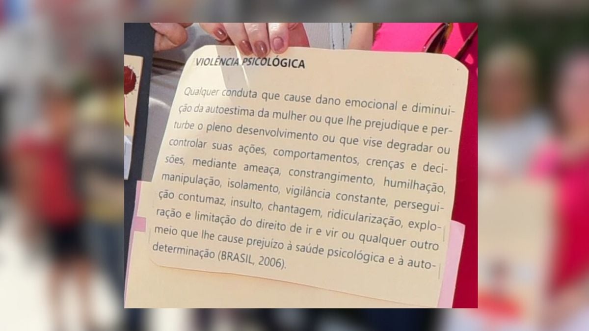 Cartazes com mensagens contra machismo em escola de Vitória