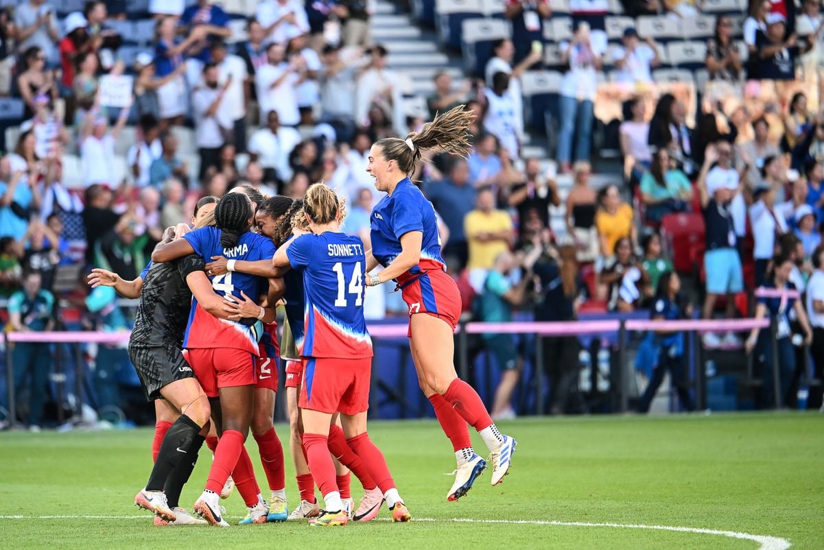 Final do futebol feminino nas olimpíadas de Paris entre Brasil e Estados Unidos por Vitor Jubini
