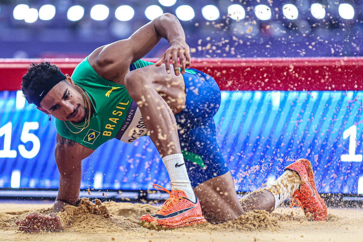  Almir dos Santos terminou a final do salto triplo na 11ª posição, porém noivo