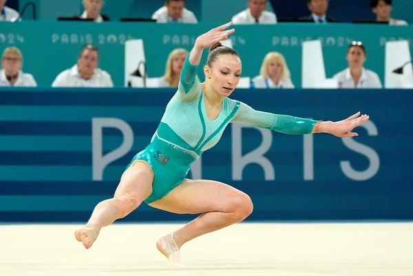 Após a federação romena apelar ao CAS Ana Barbosu recuperou a medalha de bronze no solo na final do solo em Paris